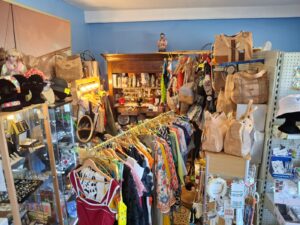 Bazar, vêtements etc.