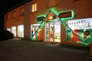 Vitrine extérieure nuit-Photoroom